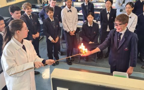 高考后的日子是等待还是选择留学？新西兰留学的“躺平式升学”，升学不想卷？看看新西兰怎么“玩着进大学”！