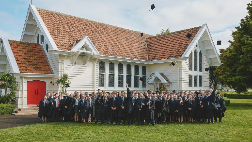 新西兰留学｜剑桥圣彼得中学：IB/NCEA双通道，走读+寄宿，校园就是风景区，这所新西兰中学为何如此独特？