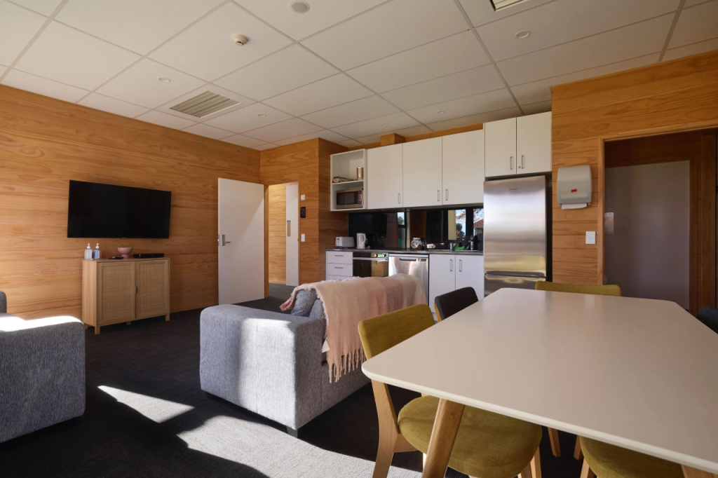 新西兰留学｜剑桥圣彼得中学：IB/NCEA双通道，走读+寄宿，校园就是风景区，这所新西兰中学为何如此独特？