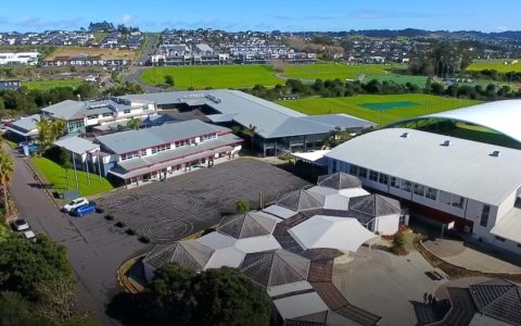 新西兰留学 本地生等位上千人？“出门即大海”的奥克兰名校，KingsWay 金斯威学校，它到底有啥魅力？