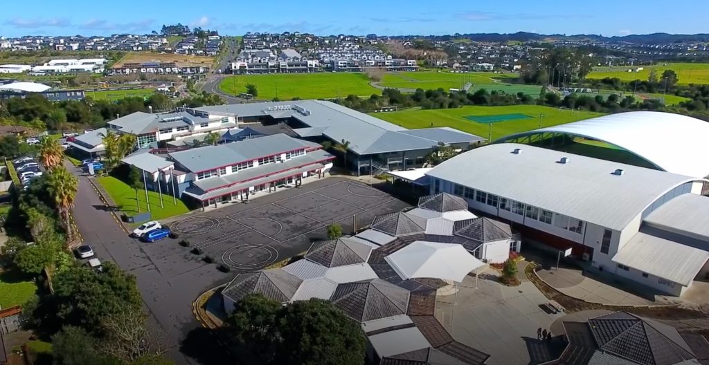 新西兰留学 本地生等位上千人？“出门即大海”的奥克兰名校，KingsWay 金斯威学校，它到底有啥魅力？