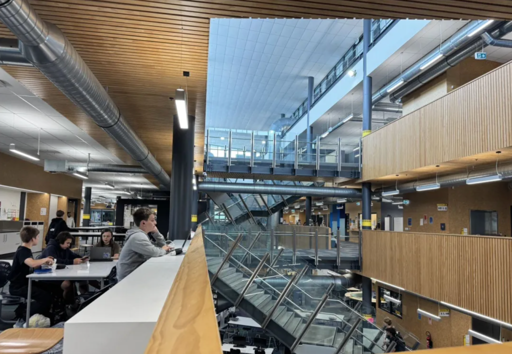 留学新西兰这所“穿衣自由的高中”探校！不用穿校服就可以上学的西泉中学（Western Springs College）！