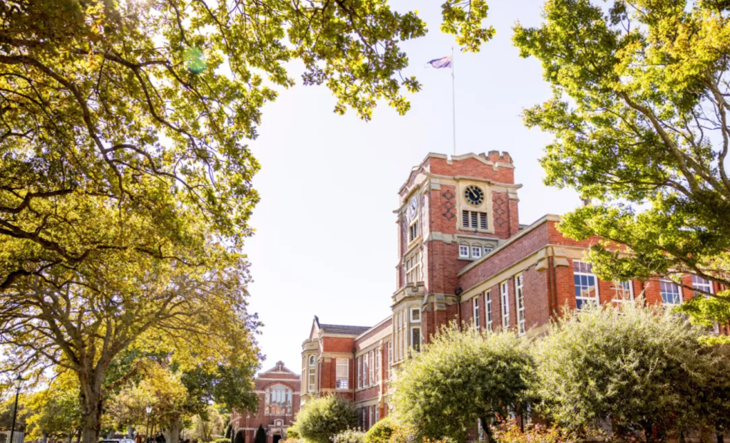 留学新西兰国王学校King’s College顶级贵族私立。走读+寄宿 剑桥+NCEA双轨制，这所百年名校！家长必看！