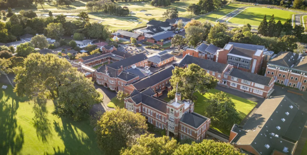 留学新西兰国王学校King’s College顶级贵族私立。走读+寄宿 剑桥+NCEA双轨制，这所百年名校！家长必看！