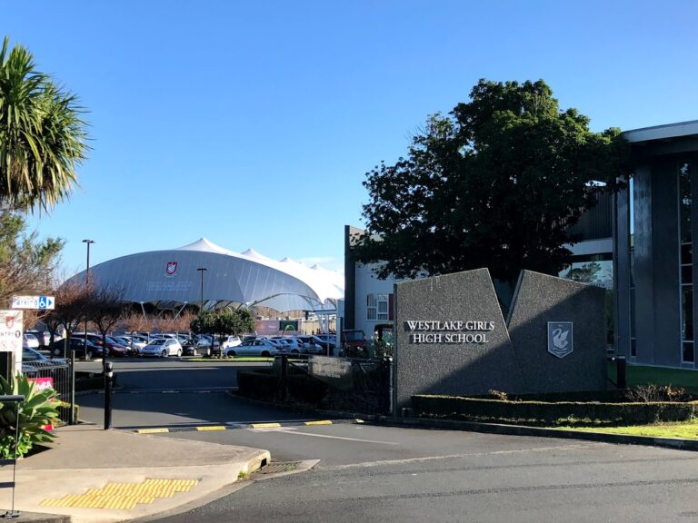 新西兰留学/成就卓越女孩：STEAM、Gateway实习计划、成绩与能力双提升，西湖女子高中Westlake Girls 全解析