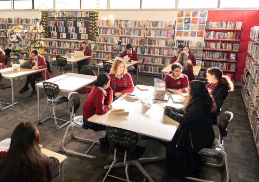 新西兰留学/成就卓越女孩：STEAM、Gateway实习计划、成绩与能力双提升，西湖女子高中Westlake Girls 全解析