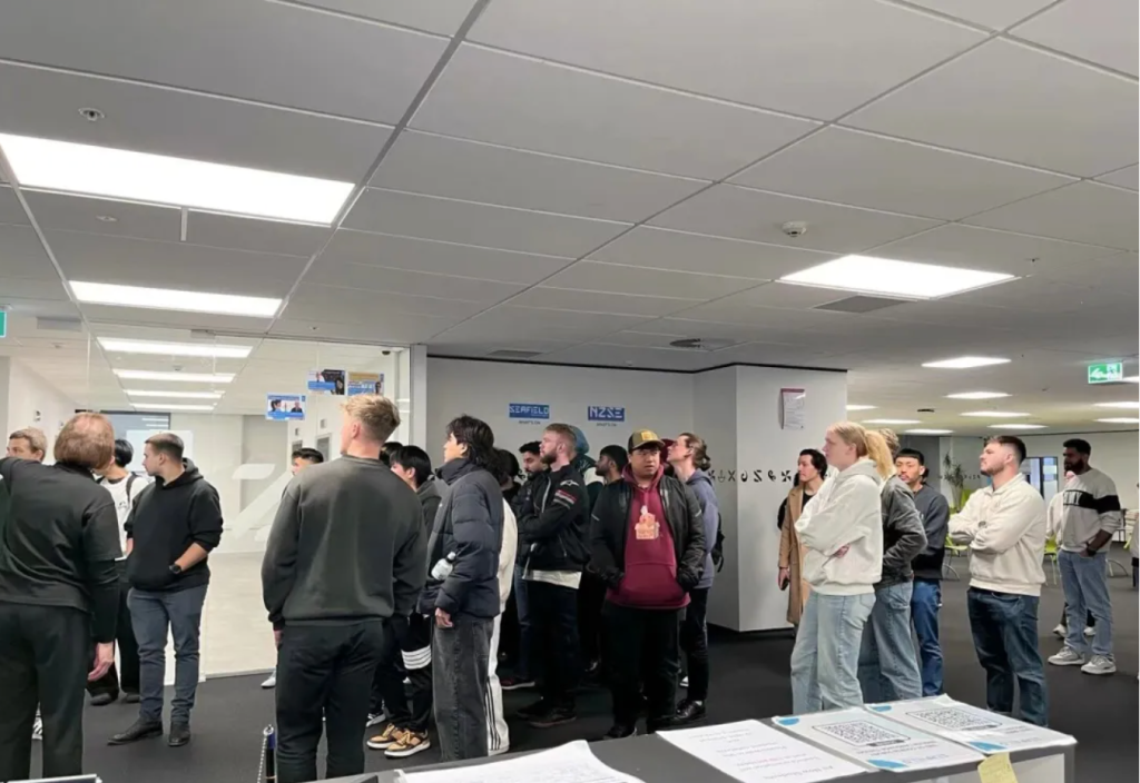 别错过机会来了！免雅思新西兰线上英语班它来了它来了！可内测入学！学完可直接上本科及硕士！！！