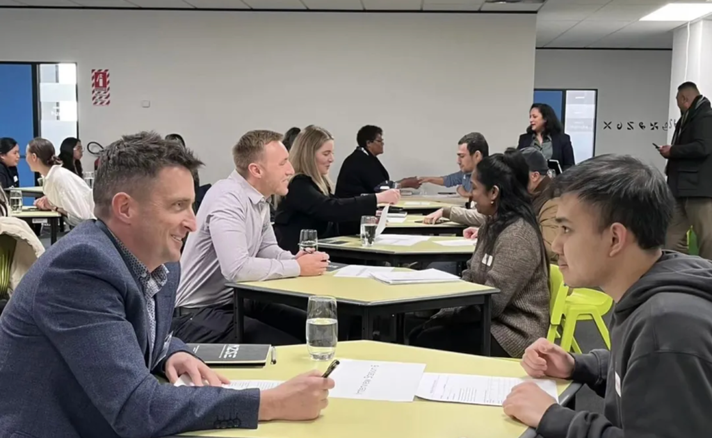 别错过机会来了！免雅思新西兰线上英语班它来了它来了！可内测入学！学完可直接上本科及硕士！！！